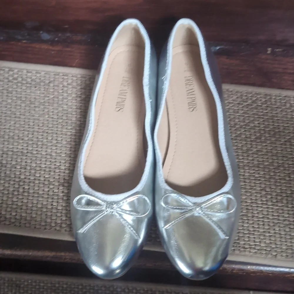 Dream Pairs Girls Size 9 Silver Slip-On Ballet Flats w/ Bow Accent
